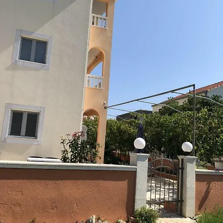 Vuljan Apartment Sucuraj