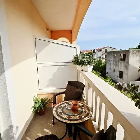 Apartment Vuljan *